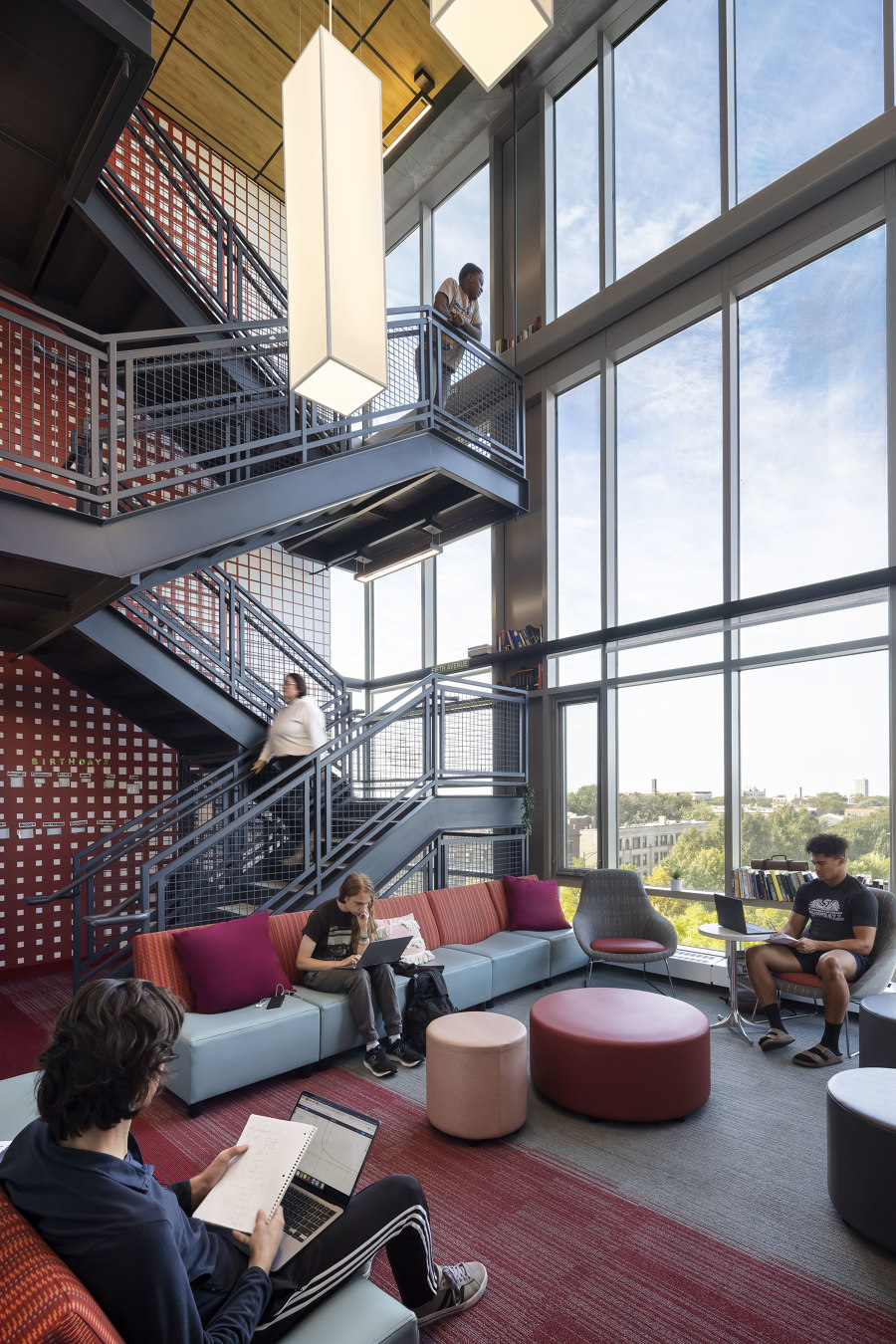 University of Chicago’s Woodlawn Residential and Dining Commons di Elkus Manfredi Architects | Università