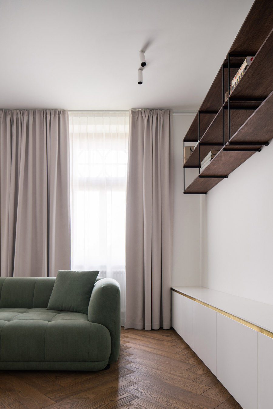 Villa Bianca Apartment by Komon architekti | Living space