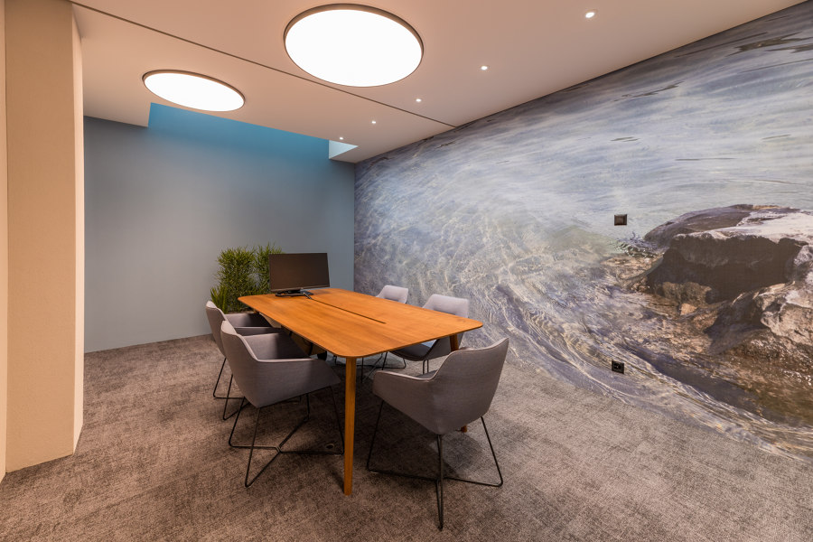 A remodelled customer service hall for Luzerner Kantonalbank (LUKB) de DOBAS AG | Bureaux