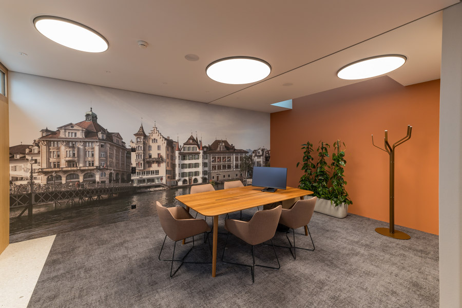 A remodelled customer service hall for Luzerner Kantonalbank (LUKB) von DOBAS AG | Büroräume