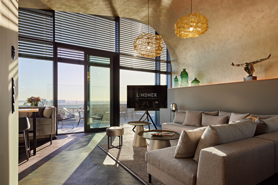 Lindner Congress Hotel Extension 18th & 19th Floor di GEPLAN DESIGN | Alberghi - Interni