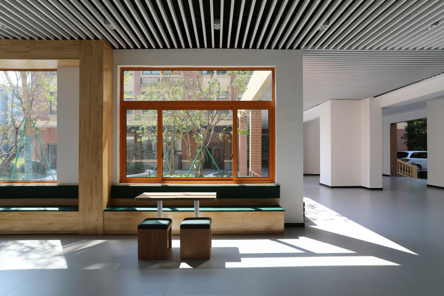 Damin School Renovation: Special Education School Campus Renewal di REAL Architects | Scuole