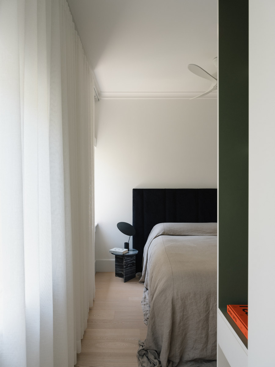 Kirribilli downsize apartment by Tsai Design | Living space