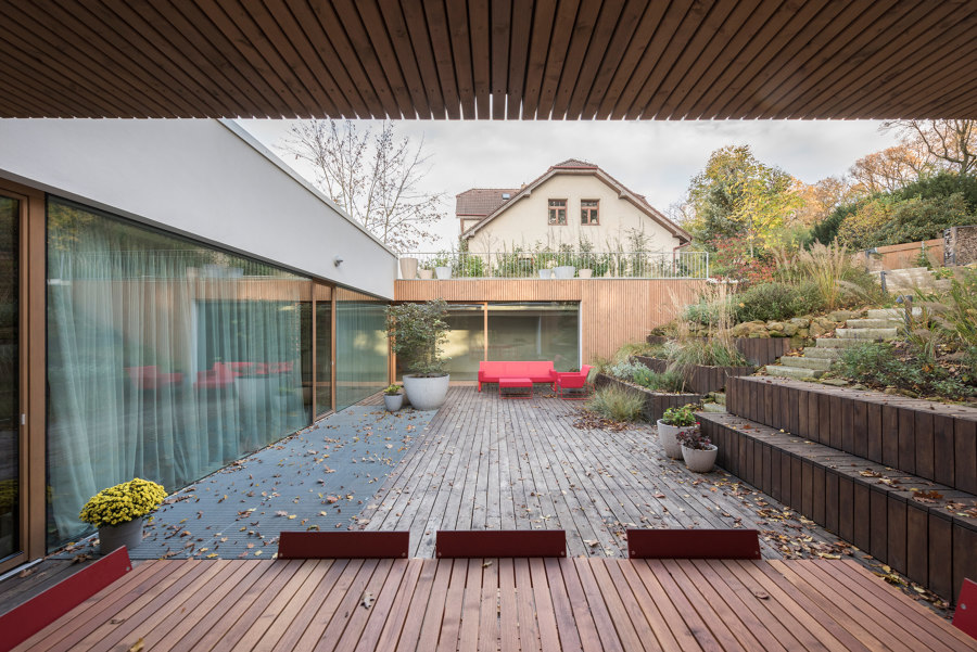 Under the Star Game Reserve de Martin Cenek Architecture | Maisons de deux appartements