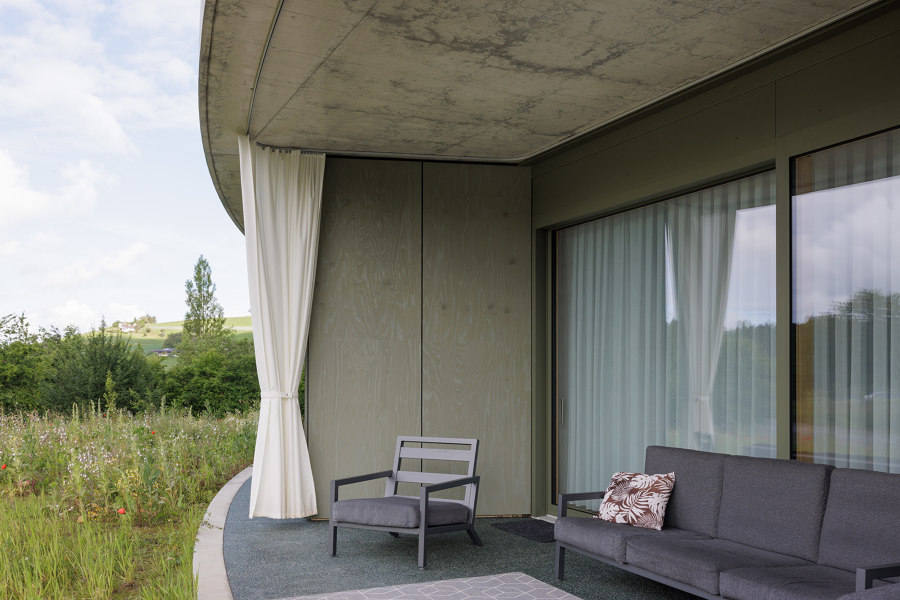 Residential building project "Rondo" - Flexus balcony curtains di MHZ Hachtel | Riferimenti di produttori