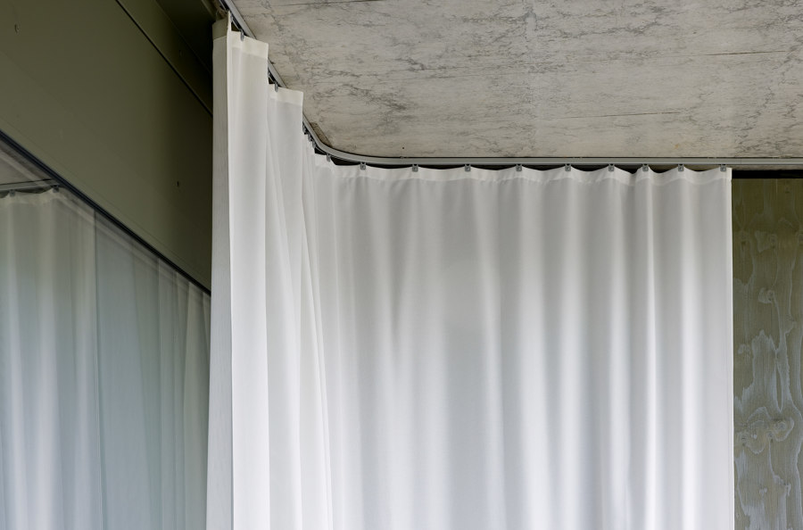 Residential building project "Rondo" - Flexus balcony curtains de MHZ Hachtel | Références des fabricantes