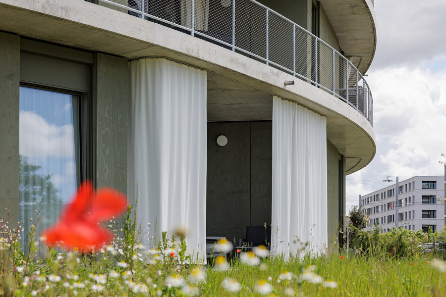 Residential building project "Rondo" - Flexus balcony curtains de MHZ Hachtel | Références des fabricantes