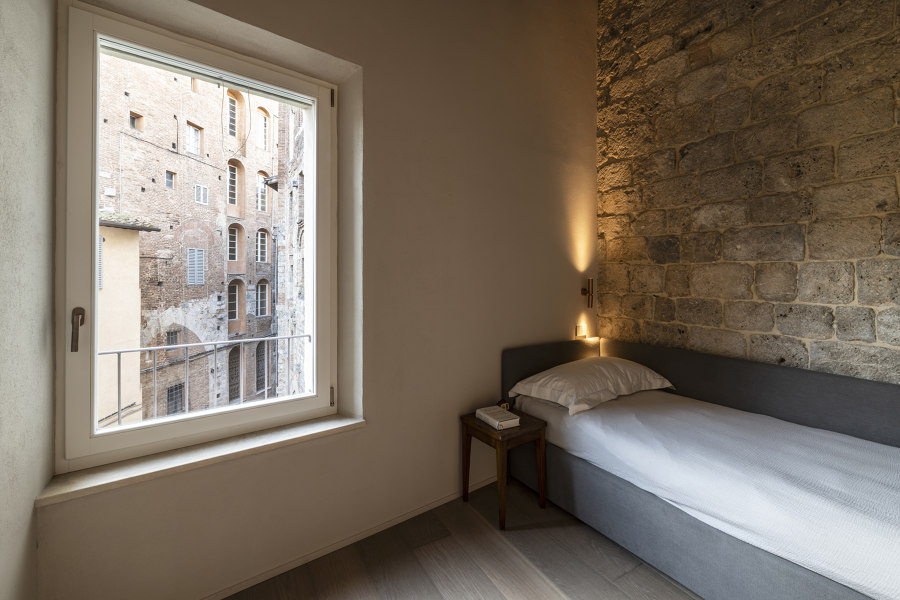 Apartment inside a Medieval Tower von CMTarchitetti | Wohnräume