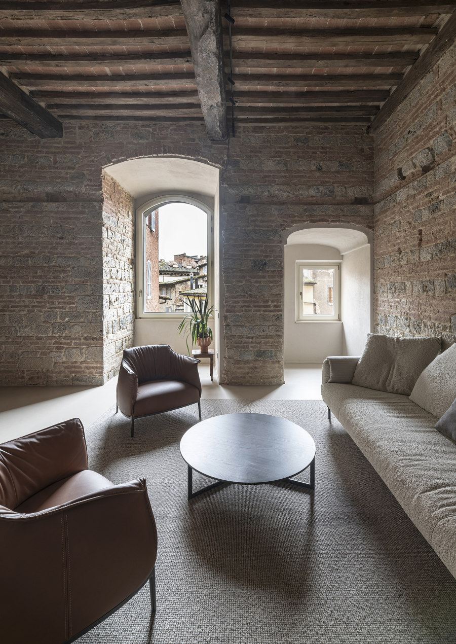 Apartment inside a Medieval Tower von CMTarchitetti | Wohnräume