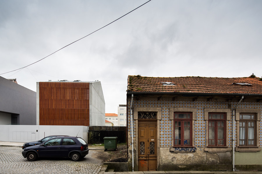 House in Bonfim by AZO Architects | Detached houses
