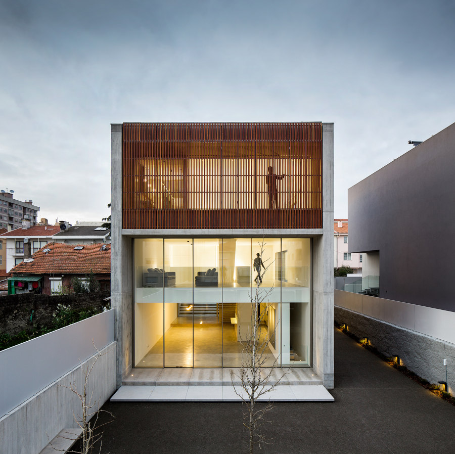 House in Bonfim de AZO Architects | Casas Unifamiliares