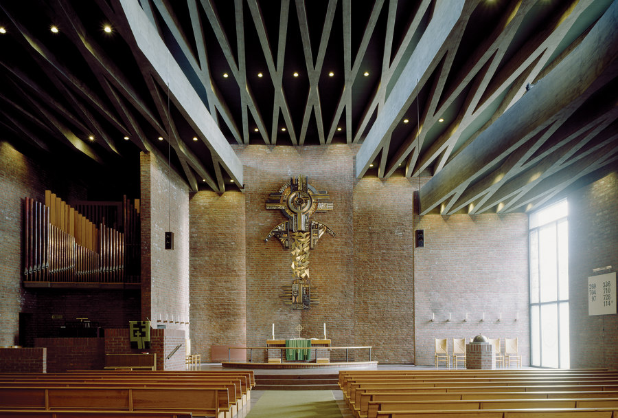 Lambertseter church de Hille Melbye Arkitekter | Édifices sacraux / Centres communautaires