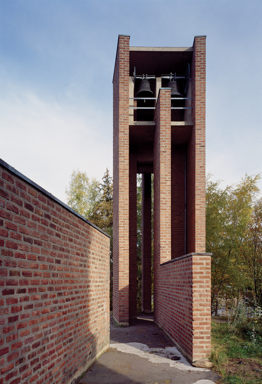 Lambertseter church de Hille Melbye Arkitekter | Édifices sacraux / Centres communautaires