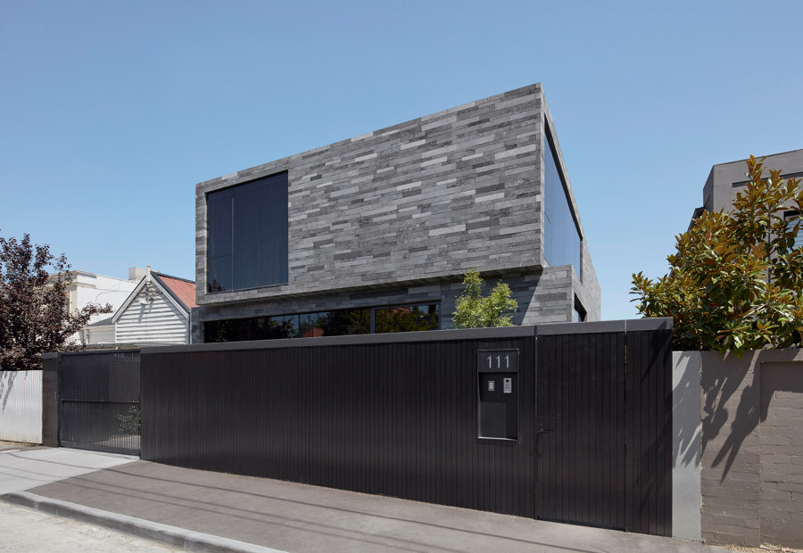 Canterbury Road Residence by b.e architecture | Detached houses