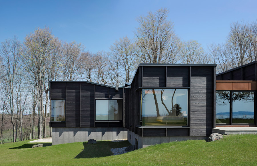 Michigan Lake House by Desai Chia | Detached houses