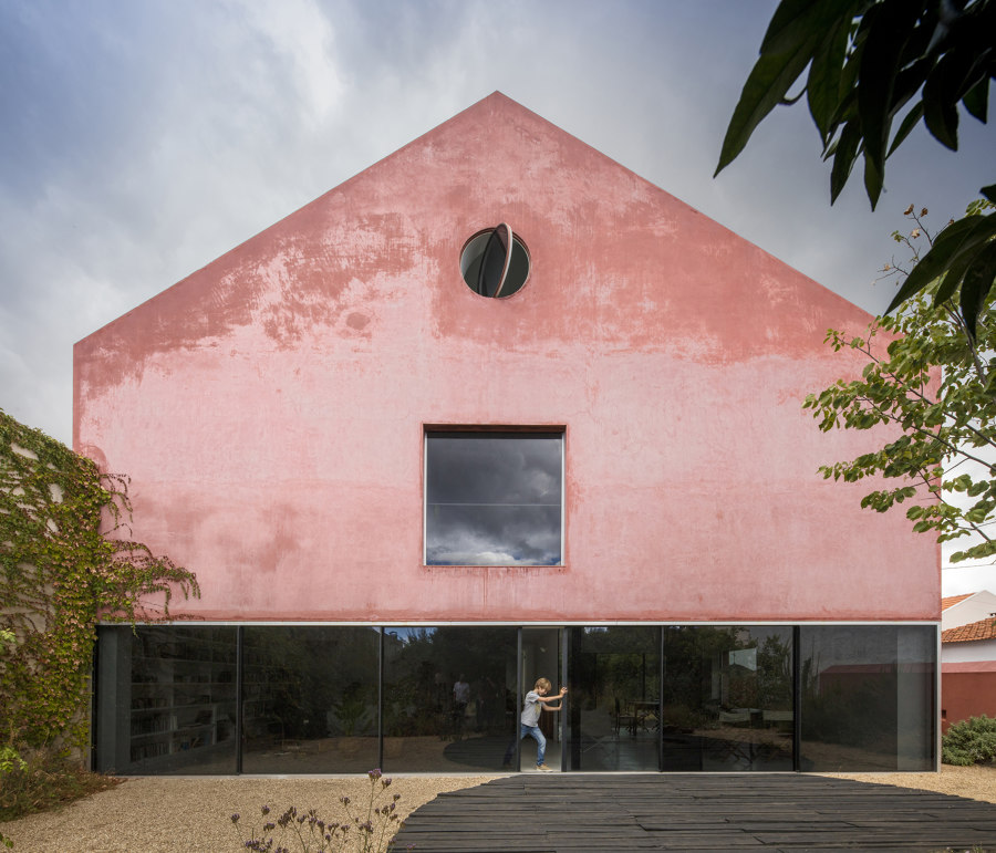 Red house by Extrastudio | Detached houses
