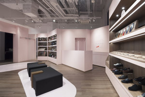 Good Shoes, Good Foot. by REGAL | Shop-Interieurs | Ryusuke Nanki