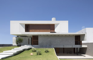 IF House | Casas Unifamiliares | Martins Lucena Architects