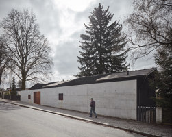 House Behind the Wall | Case unifamiliari | Mjölk architekti
