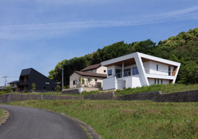 N12 House / Garage House With A Migratory Terrace | Maisons particulières | Architect Show