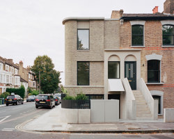 Corner House | Detached houses | 31/44 Architects