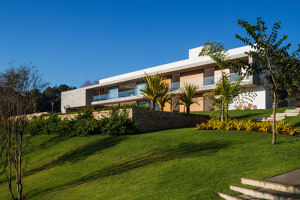LG House | Detached houses | Reinach Mendonça Arquitetos Associados