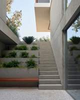 Vertical Courtyard House | Detached houses | Montalba Architects
