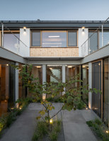 Family House With Atrium | Einfamilienhäuser | SENAA architekti