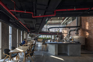 Pizza 4P's Hai Phong | Restaurant-Interieurs | Takashi Niwa Architects