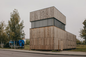 Children’s and Youth Center in a Former Switch Tower | Kindergärten/Krippen | A-Z Architekten