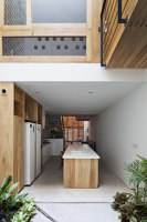 Townhouse with a Folding-Up Shutter | Semi-detached houses | MM++ Architects