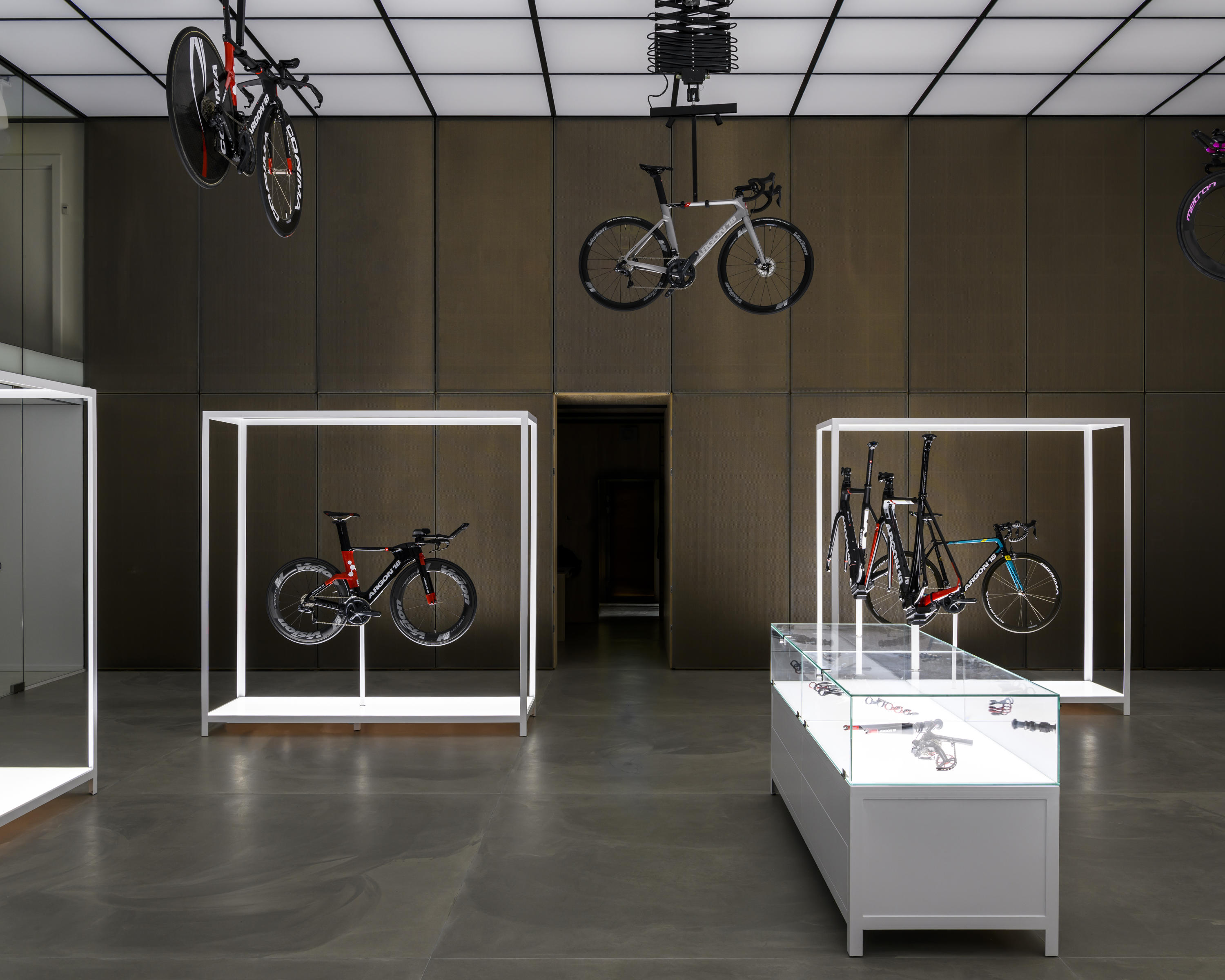 United Cycling Lab \u0026 Store by Johannes 
