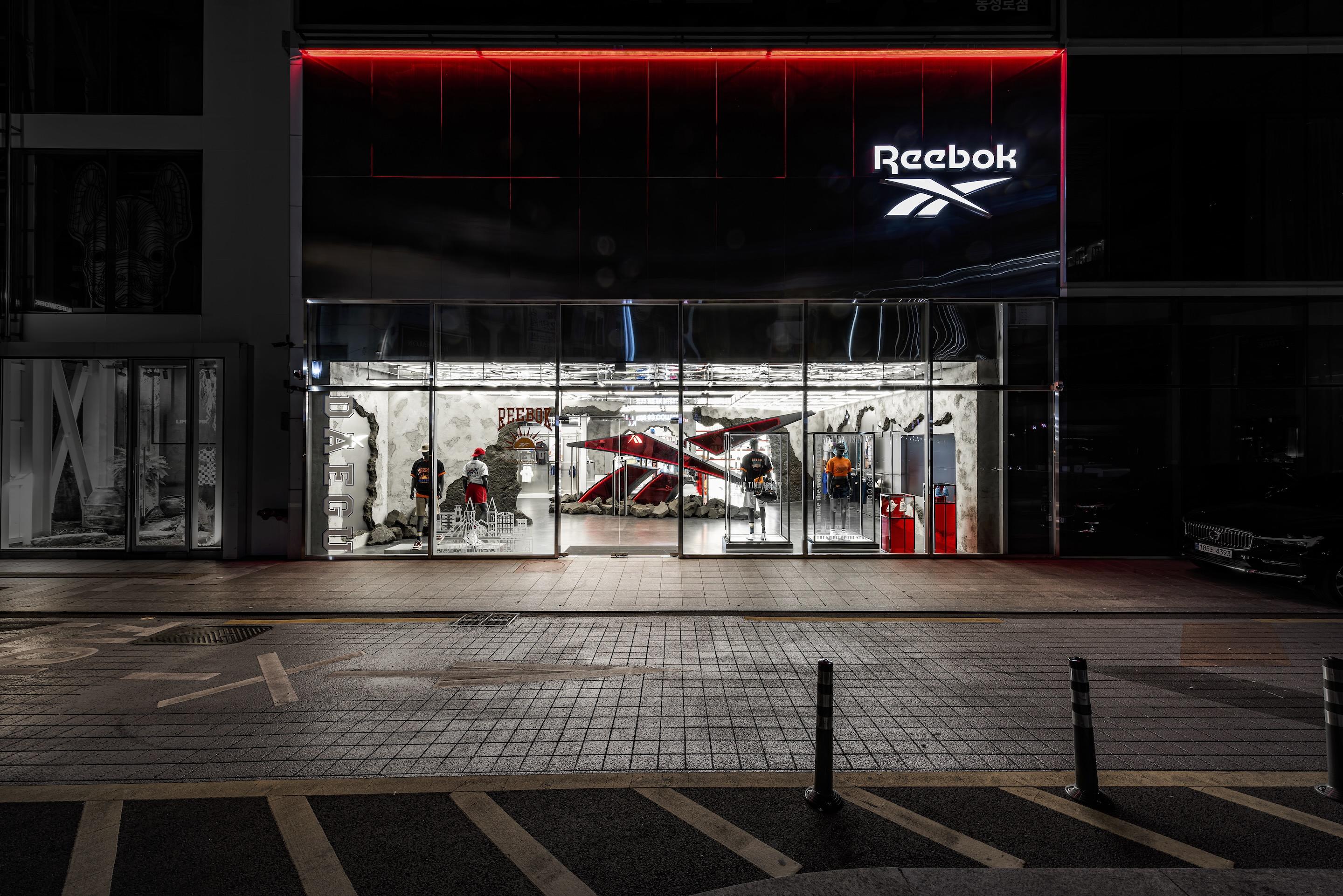 Reebok Flagship Store by NiiiZ Design Lab