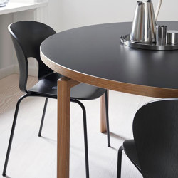 Mix with solid wooden legs | Dining tables | Magnus Olesen