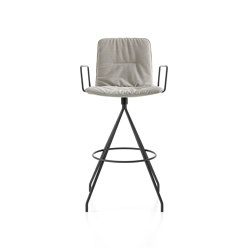 Klip stool - swivel base bar height & soft upholstery | Sgabelli bancone | viccarbe