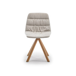 Maarten chair - wooden swivel base & soft upholstery | Stühle | viccarbe