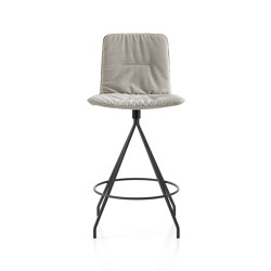 Klip stool - swivel base counter height & soft upholstery | Sgabelli bancone | viccarbe