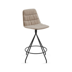 Taburete Maarten con base giratoria altura counter & respaldo alto tapizado soft | Bar stools | viccarbe