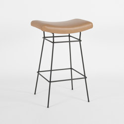 Bienal - Bar/Almond | Bar stools | Objekto