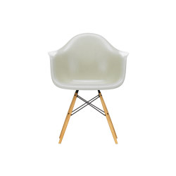 Eames Fiberglass Armchair DAW | Chaises | Vitra