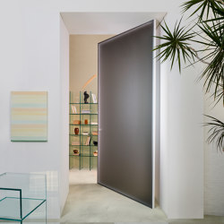 Aladin Spin internal pivot door with adjustable hinges | Puertas de interior | Glas Italia