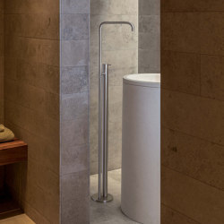 FS2 - Free-standing wash basin mixer | Robinetterie pour lavabo | VOLA