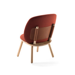 Naïve Low Chair, cognac, Kvadrat | Sillones | EMKO PLACE