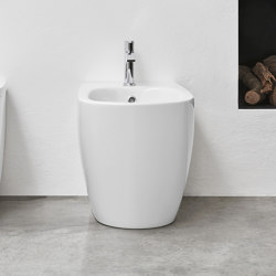 Ovvio floor-mounted bidet | Bathroom fixtures | NIC Design