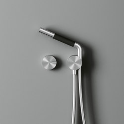 Q | Hydroprogressive mixer set for bath/shower with hand shower. | Grifería para duchas | Quadrodesign