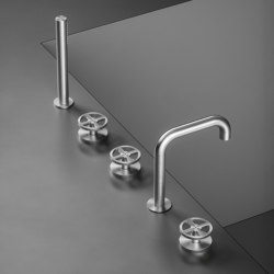 Valvola02 | Three hole tap with swivelling spout and hydroprogressive mixer with handshower kit. | Robinetterie pour baignoire | Quadrodesign