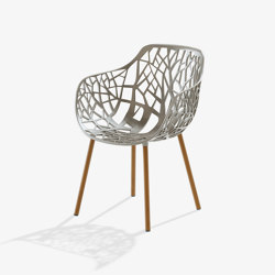 Forest poltroncina con gambe rivestite in Iroko | Sedie | Fast