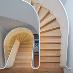 Escalier en structure plissée avec une plan de base extravagant dans une maison privée à Hambourg | Staircase systems | MetallArt Treppen