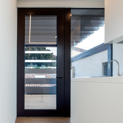 Nova | The pivoting safety door with glass elements that allows creating entrances of any size. | Entrance doors | Oikos – Architetture d’ingresso