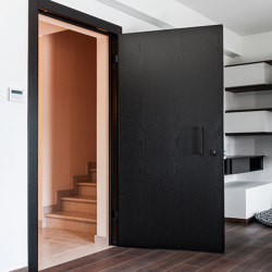 Project | Interior safety door with concealed hinges | Internal doors | Oikos – Architetture d’ingresso